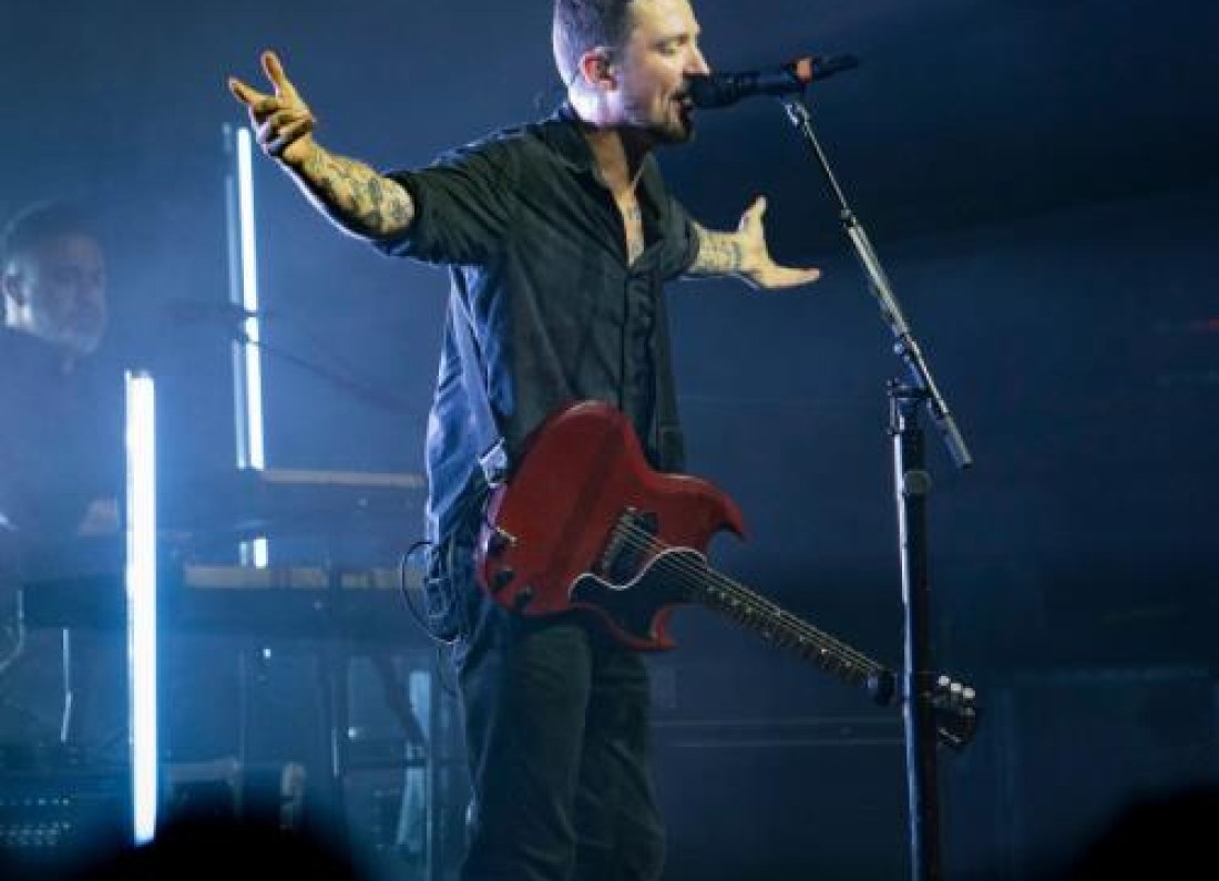 Frank Turner performing