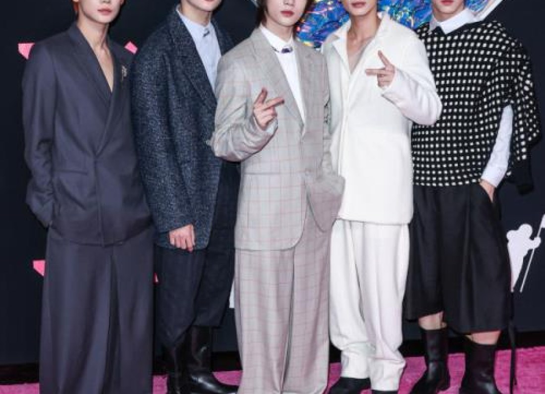 TXT BTS backstage