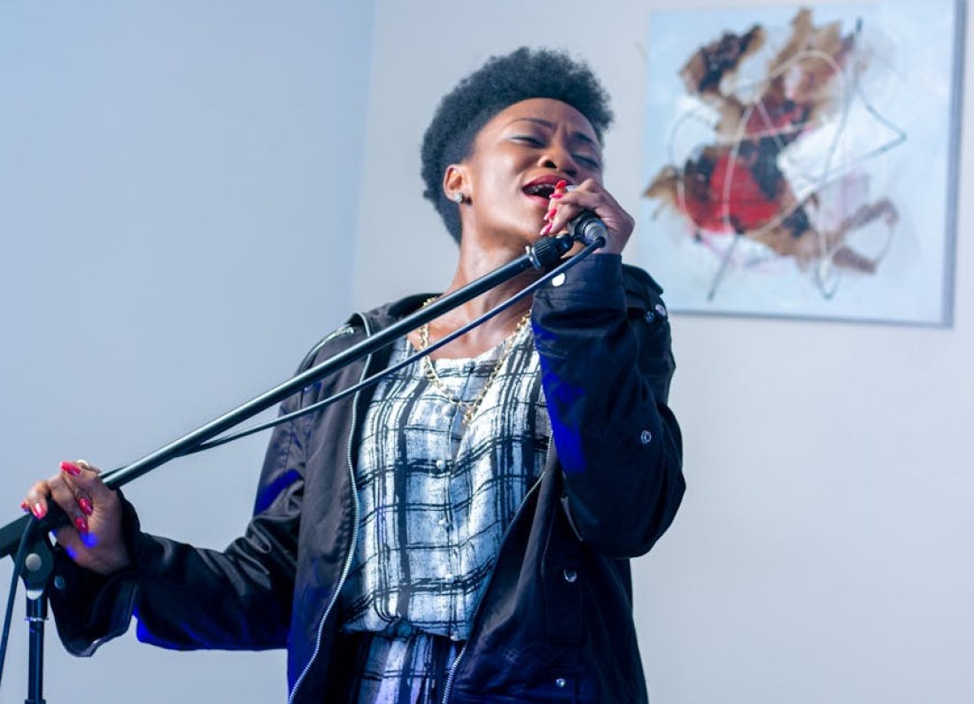 Elmiene singer portrait