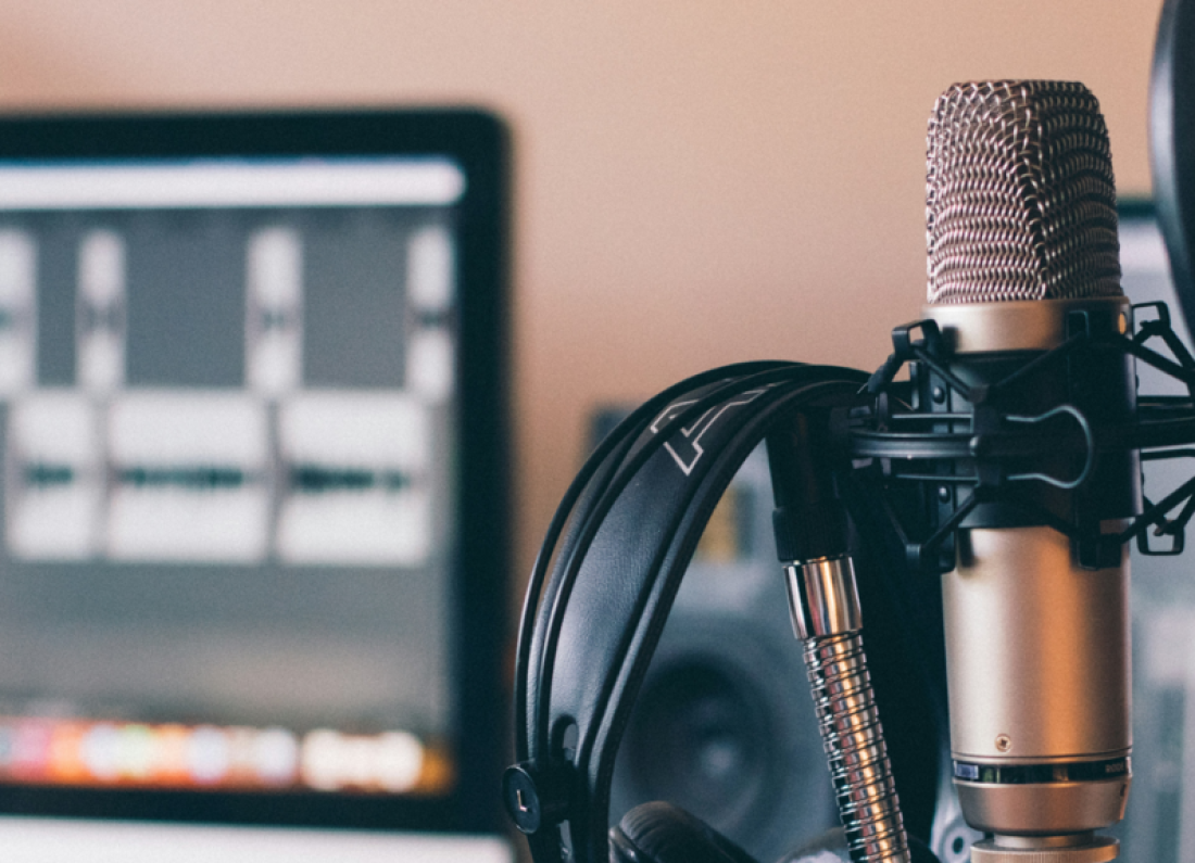 podcast studio microphone