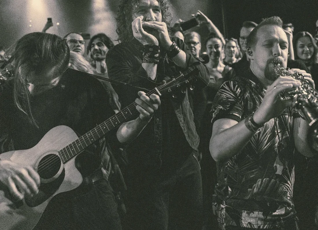 street band performance