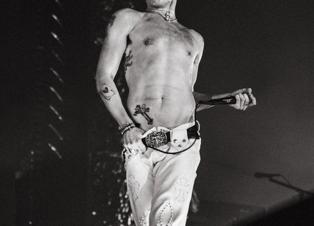 Yungblud concert stage