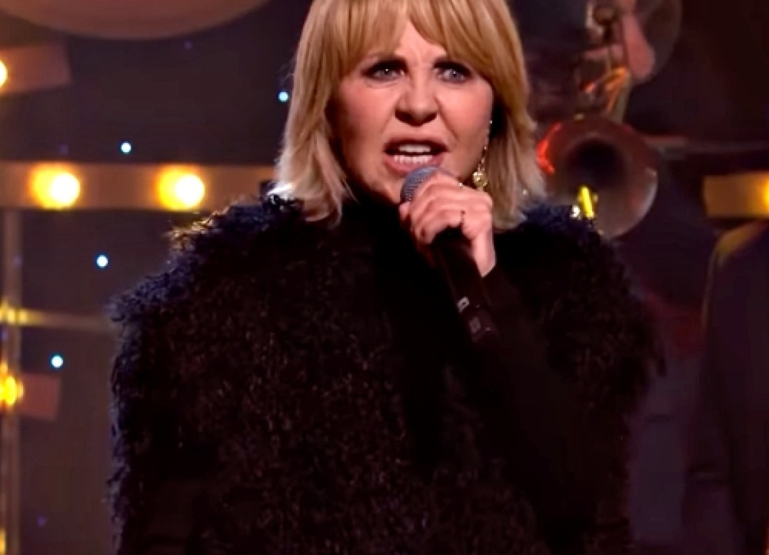 concert stage singers