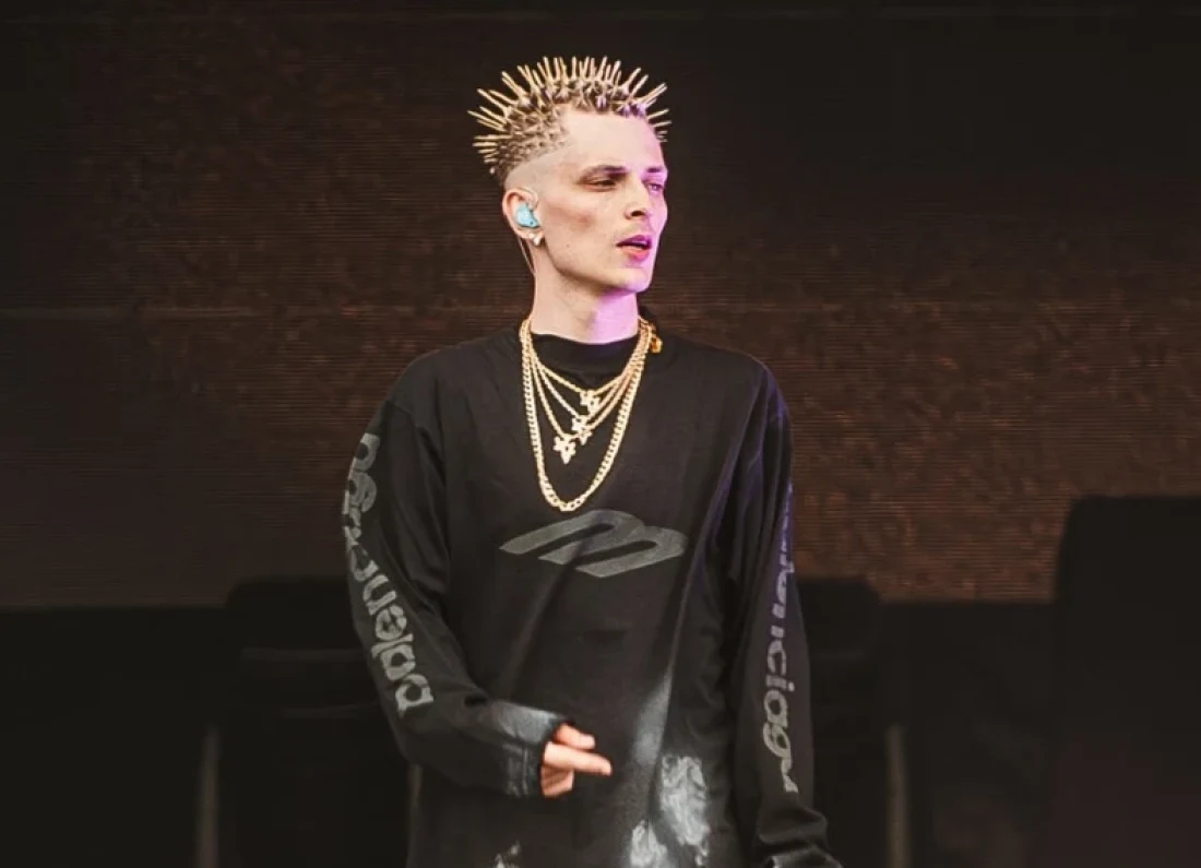 festival stage crowd