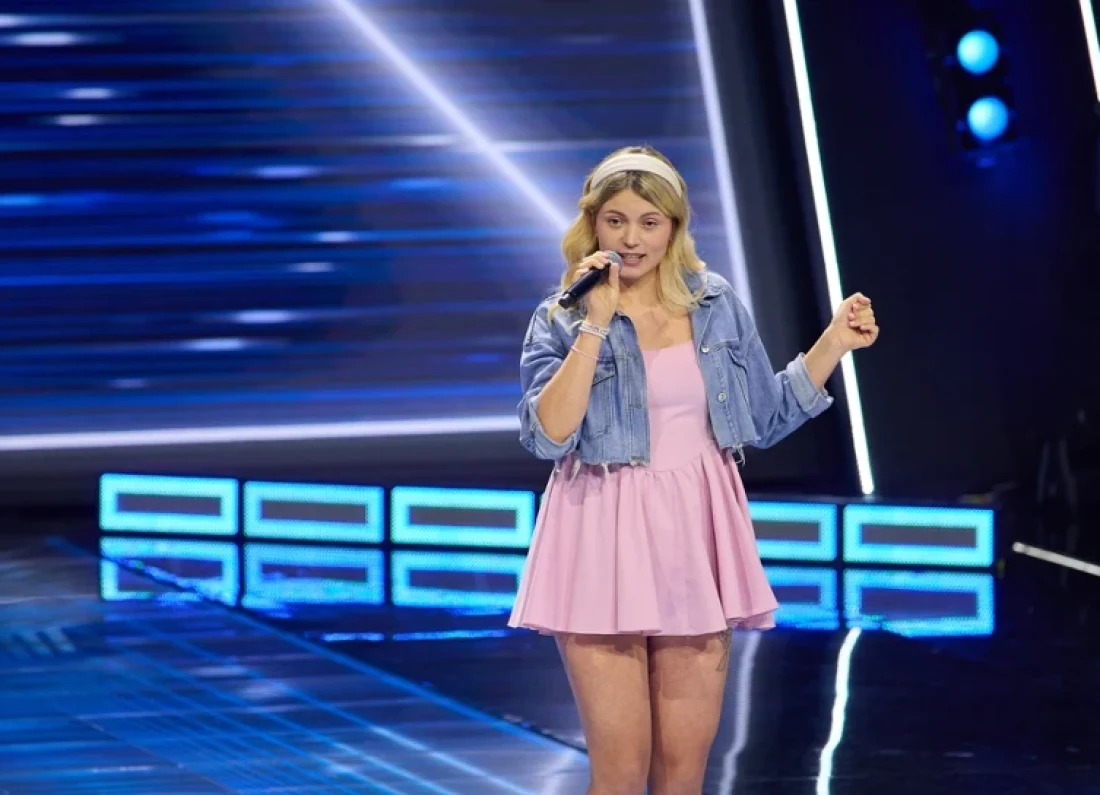 audience standing ovation