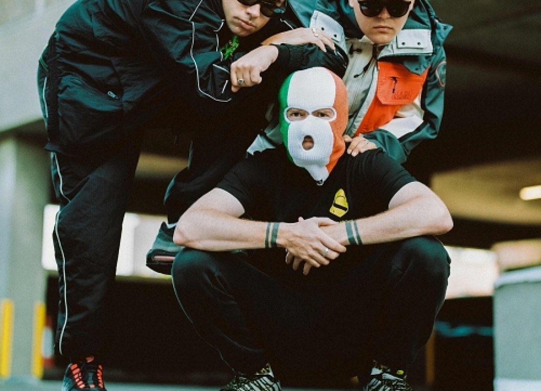 Kneecap band portrait