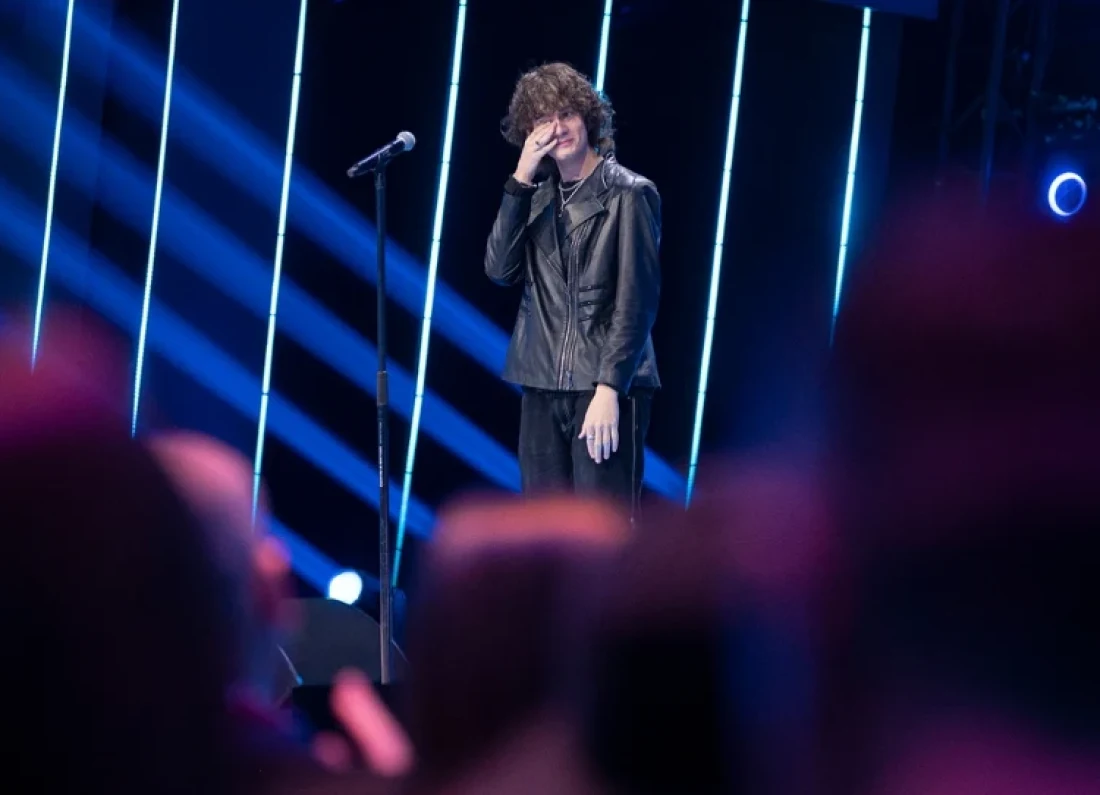 young singer performance