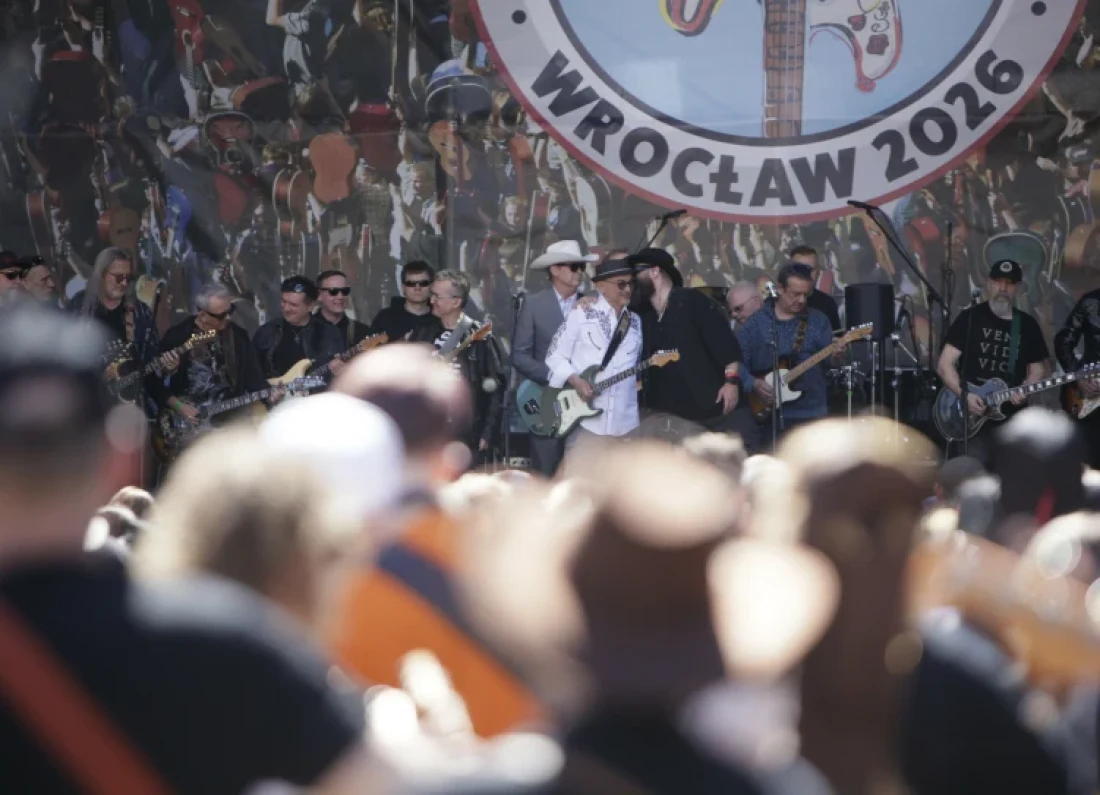guitarists record Wroclaw