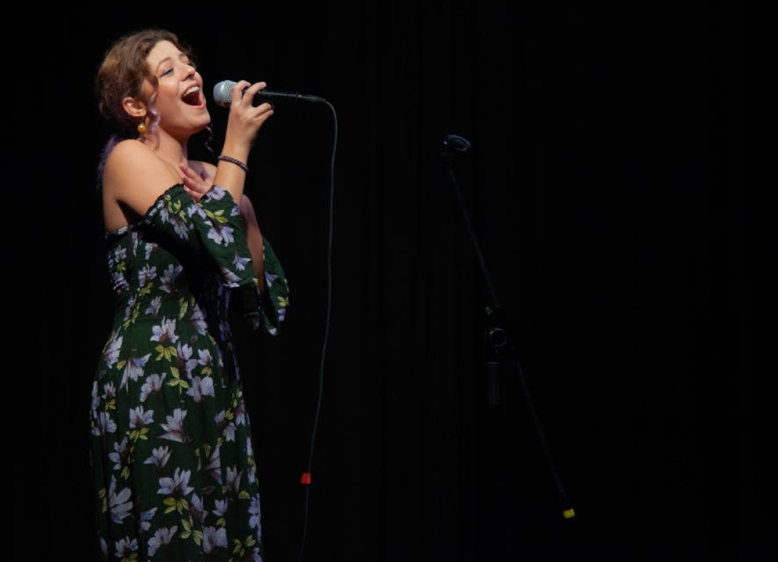 Lauren Frihauf performing