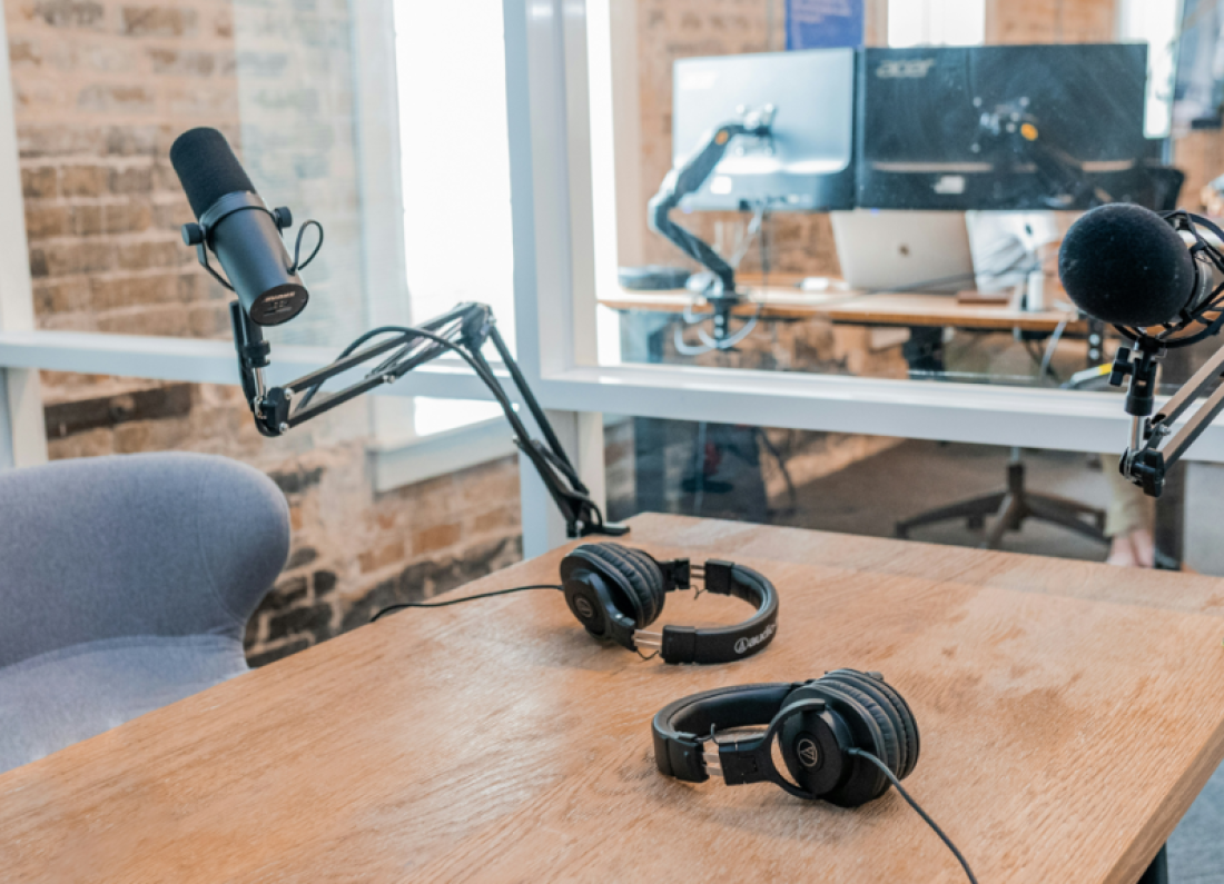AI podcast microphone