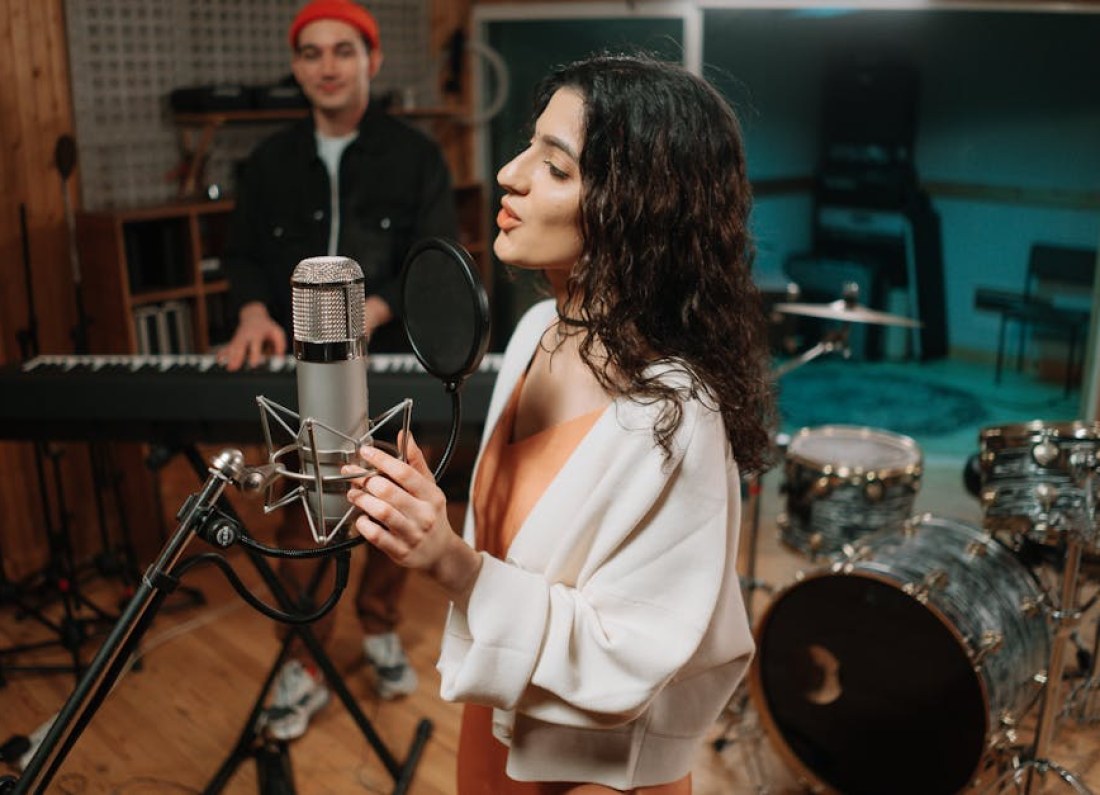 female singers microphone