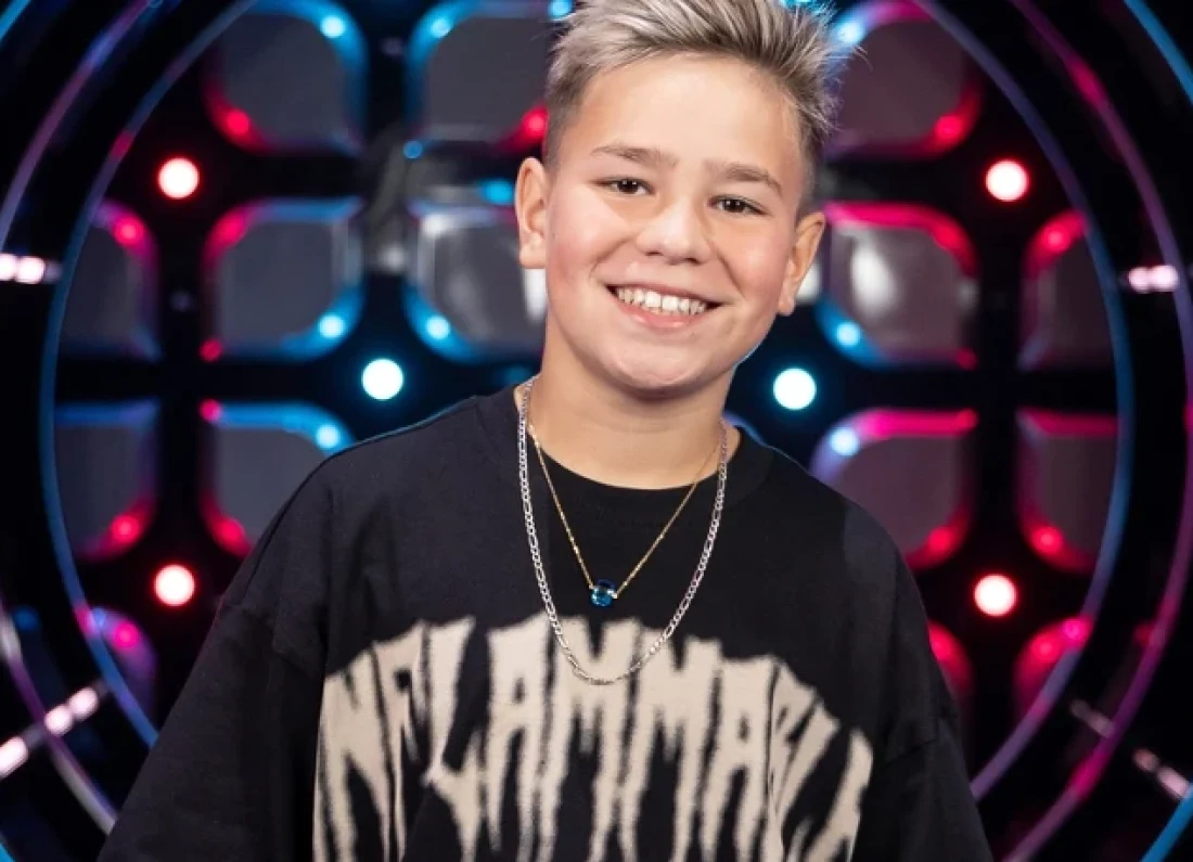 young singer microphone