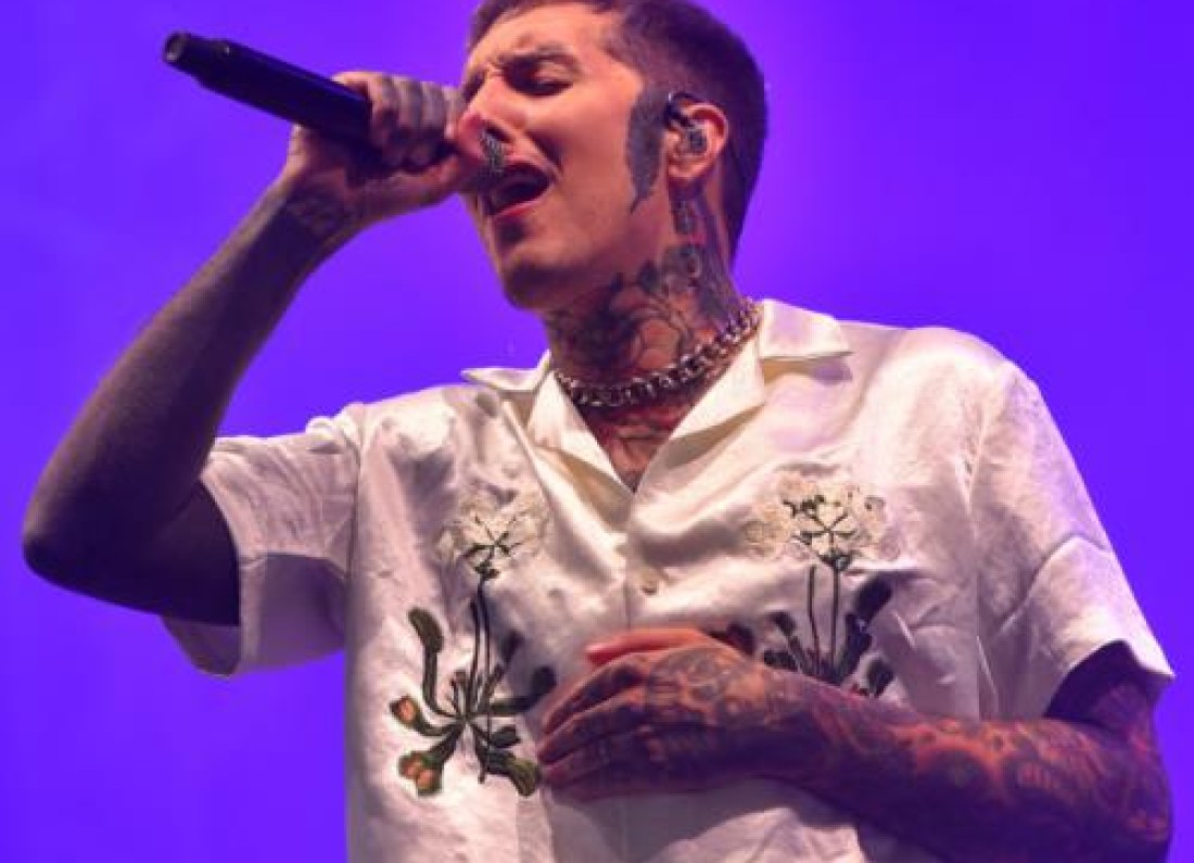 Oli Sykes concert stage