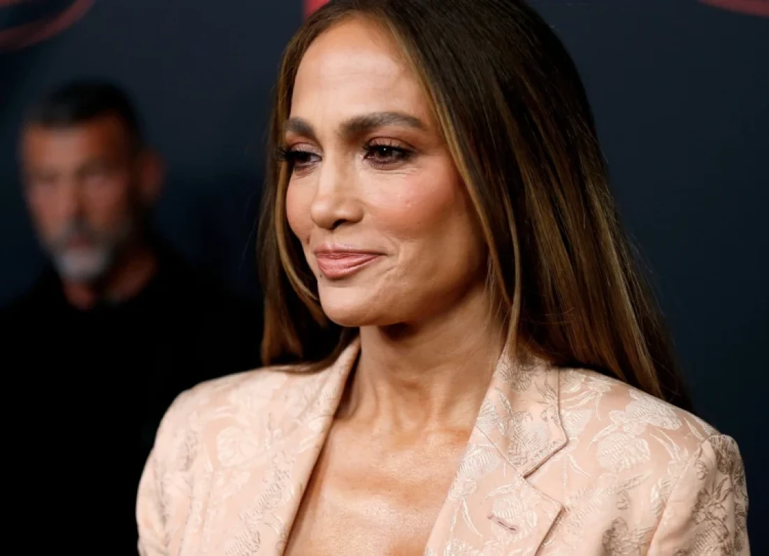 Jennifer Lopez natural
