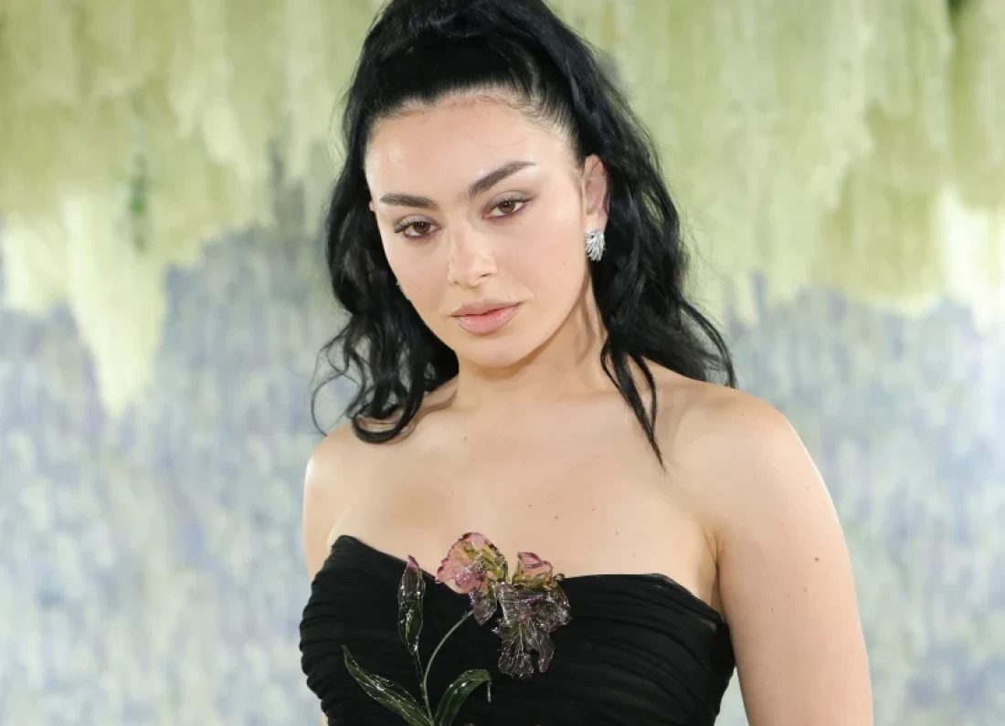 Charli XCX black white Paris