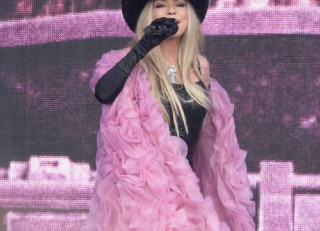 Shania Twain performing