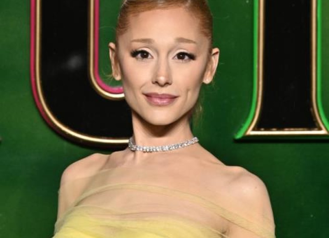 Ariana Grande Petal era